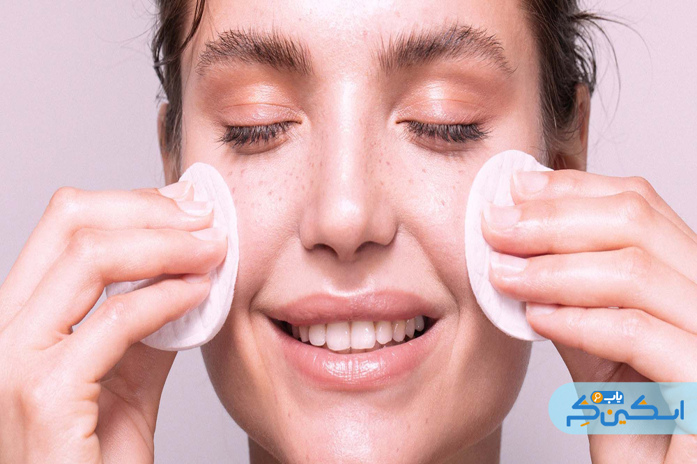 روش‌های صحیح پاکسازی پوست؛ ۱۲ گام برای داشتن پوستی تمیز، شاداب و شفاف